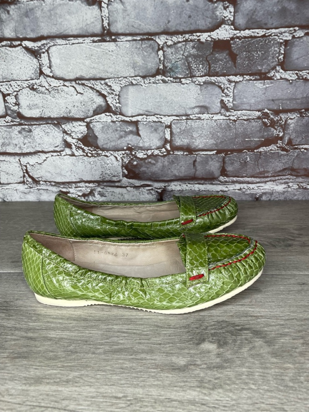 All Black Green Leather Snake Embossed Leather Loafers women sz 6M US/37EU